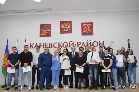 Прокурором Каневского района принято участие в торжественном вручении ключей от жилья детям-сиротам